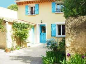 Charming holiday home with private terrace in Pernes-les-Fontaines